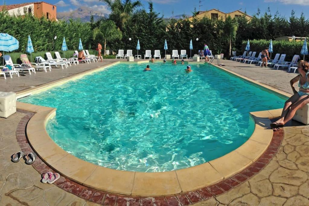 Villa Indipendente Le Coccinelle Beach Mare Piscina A 250 Mt Dal Mare Con Servizio Di Piscina A 400 Mt 12 K Da Cefalu กัมโปเฟลิเช ดิ โรชเชลลา ภายนอก รูปภาพ