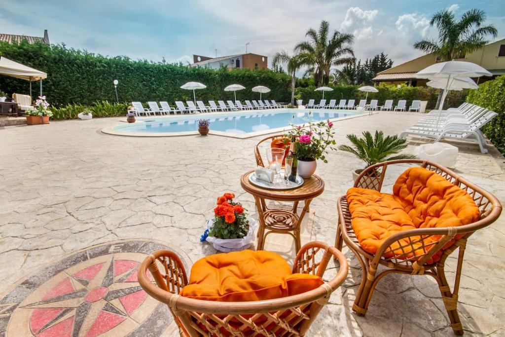 Villa Indipendente Le Coccinelle Beach Mare Piscina A 250 Mt Dal Mare Con Servizio Di Piscina A 400 Mt 12 K Da Cefalu กัมโปเฟลิเช ดิ โรชเชลลา ภายนอก รูปภาพ